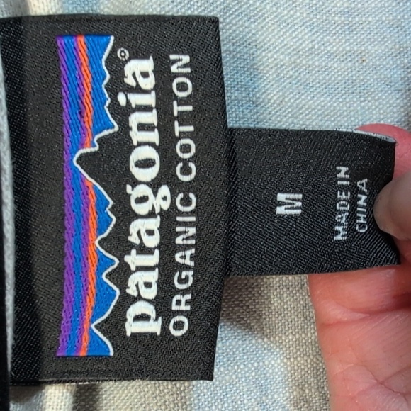 Patagonia Clean Color Button Down Shirt - Clean Mulberry Green Size M EUC - Picture 4 of 8